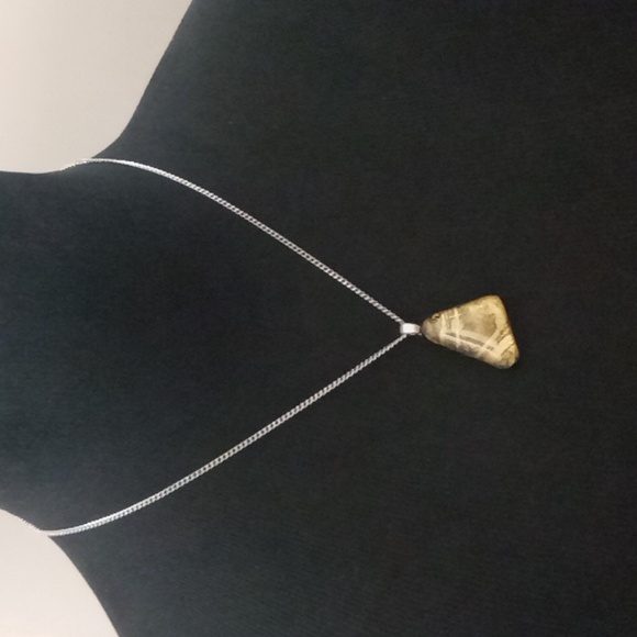 Jewelry - Faux Gold Stone Resin Necklace